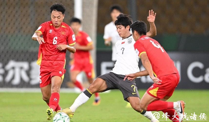 向余望关键进球助U23国足进决赛,父亲喝酒庆祝到早上 向余望关键进球助U23国足进决赛,父亲喝酒庆祝到早上